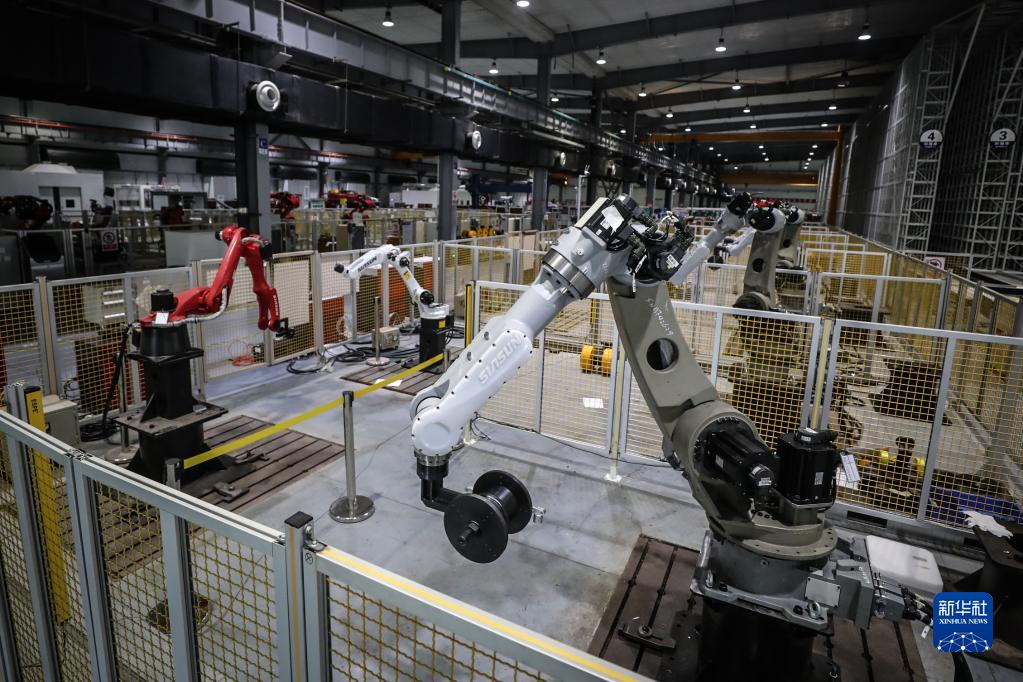 赋能智造未来 这家企业如何加速工业机器人的“进化”